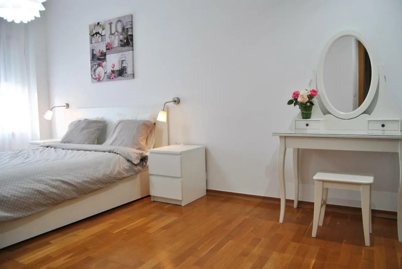 Parque Nacoes Prime Apartments 13 Lisbon